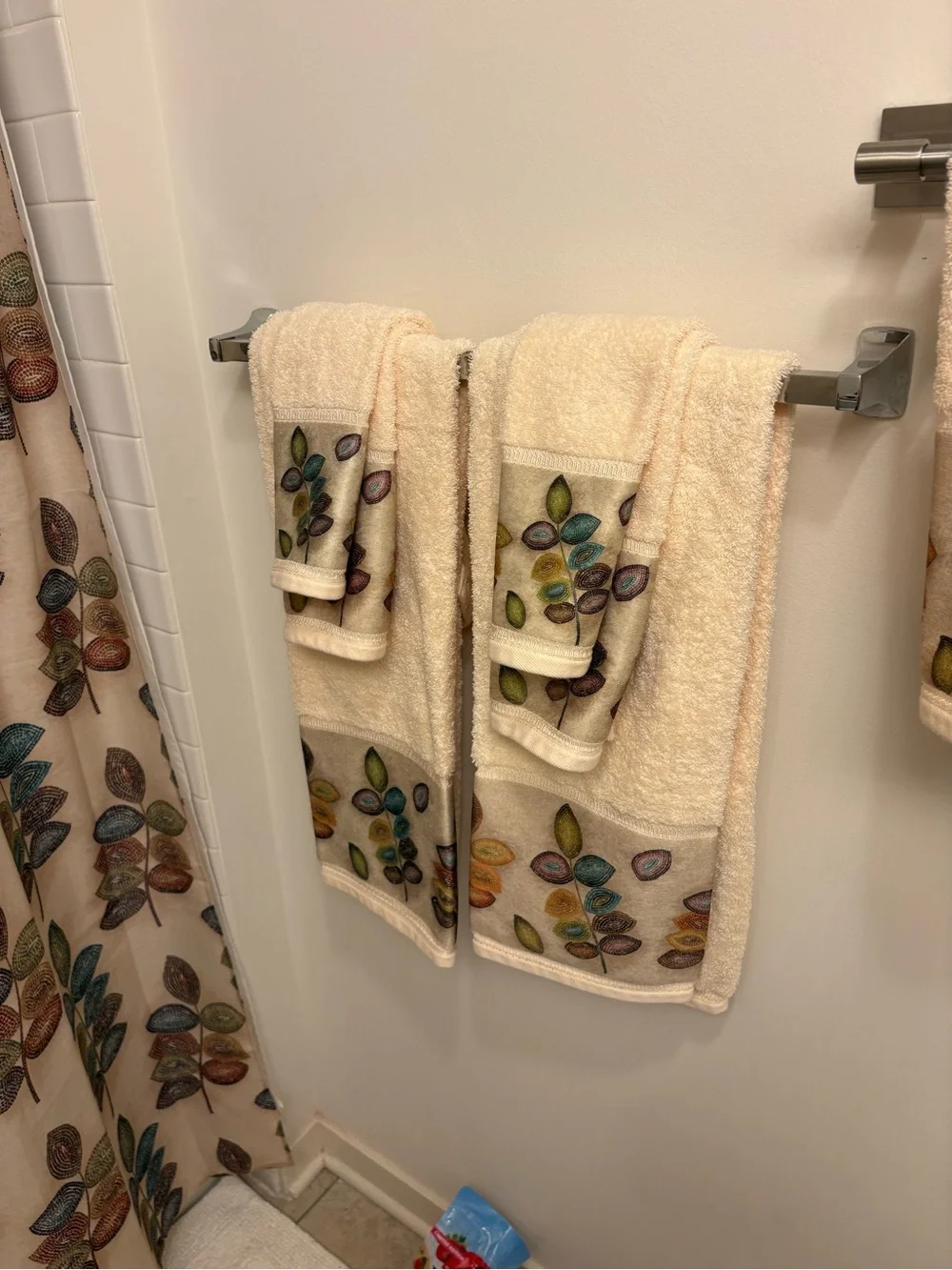 Croscill mosaic Shower Curtain and 11 towels - Multicolor
